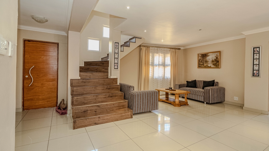 6 Bedroom Property for Sale in Vredekloof Heights Western Cape